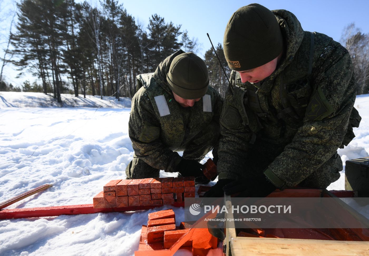 Подрыв льда на реке в Новосибирской области