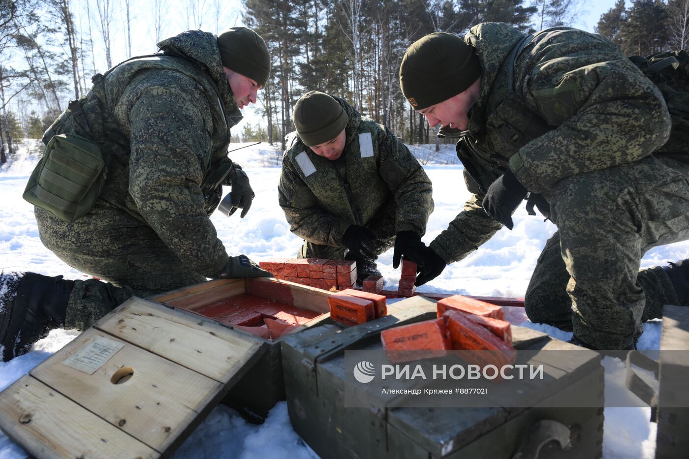 Подрыв льда на реке в Новосибирской области