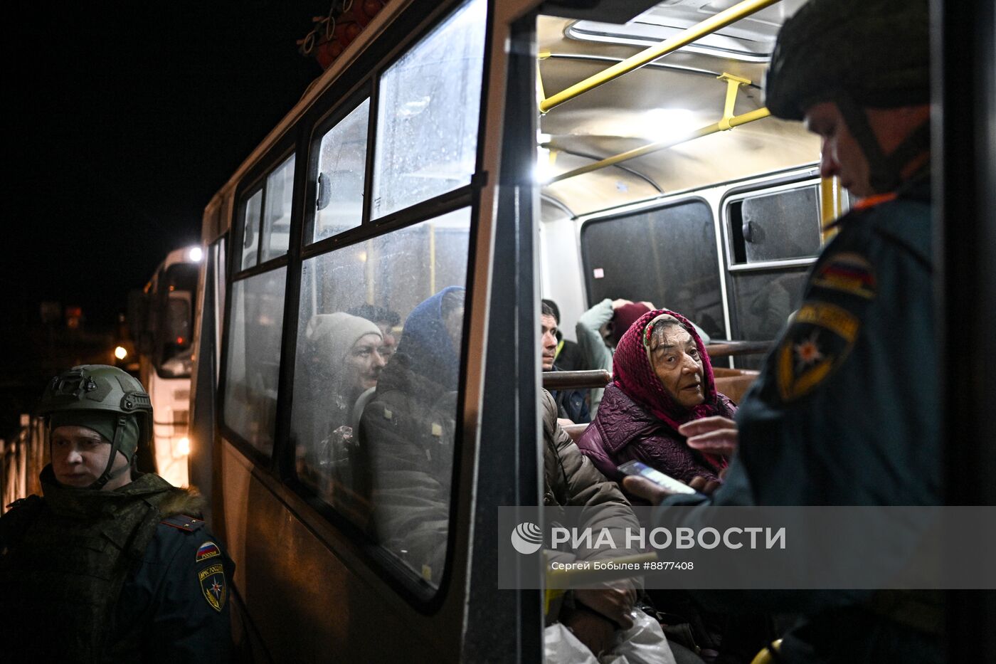Эвакуация беженцев спецназом "Ахмат" из Суджанского района