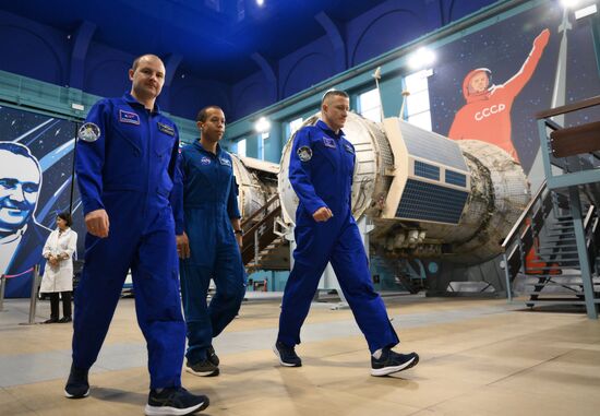 Комплексная тренировка экипажа МКС-73 