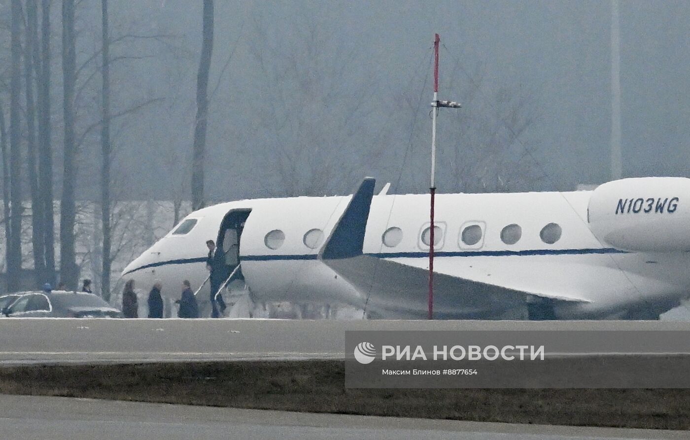 Самолет делегации США сел во Внуково