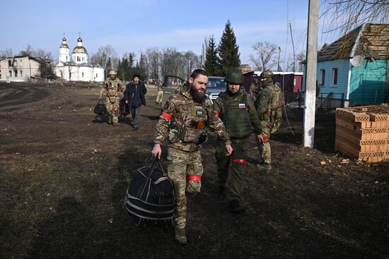 Эвакуация беженцев спецназом "Ахмат" из Суджанского района