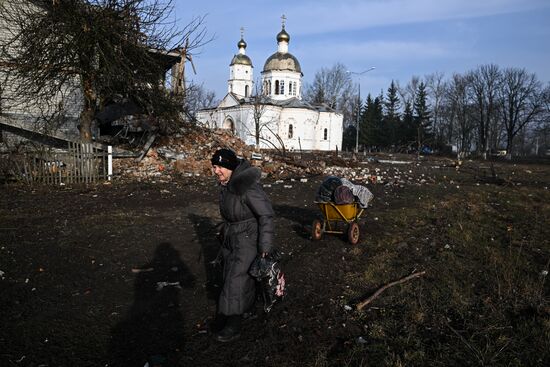 Эвакуация беженцев спецназом "Ахмат" из Суджанского района