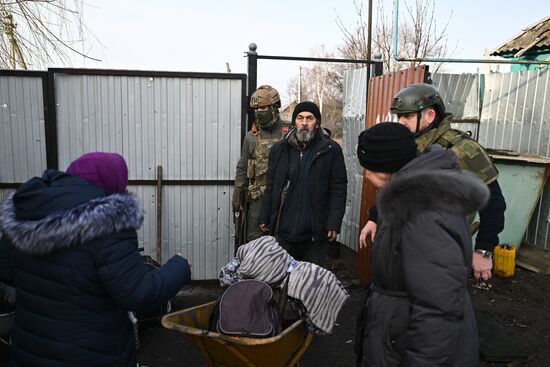 Эвакуация беженцев спецназом "Ахмат" из Суджанского района