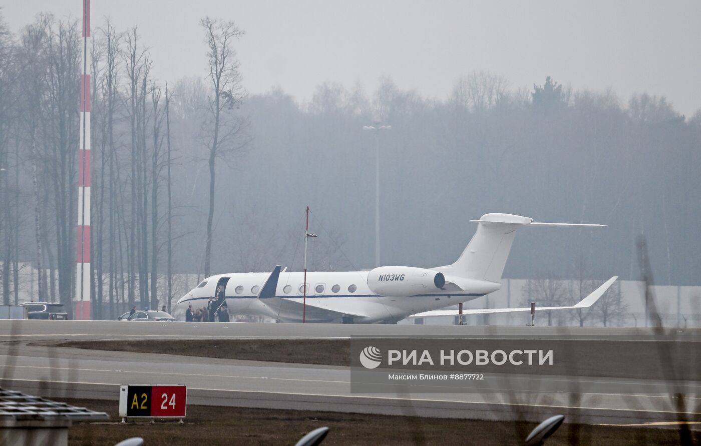 Самолет делегации США сел во Внуково