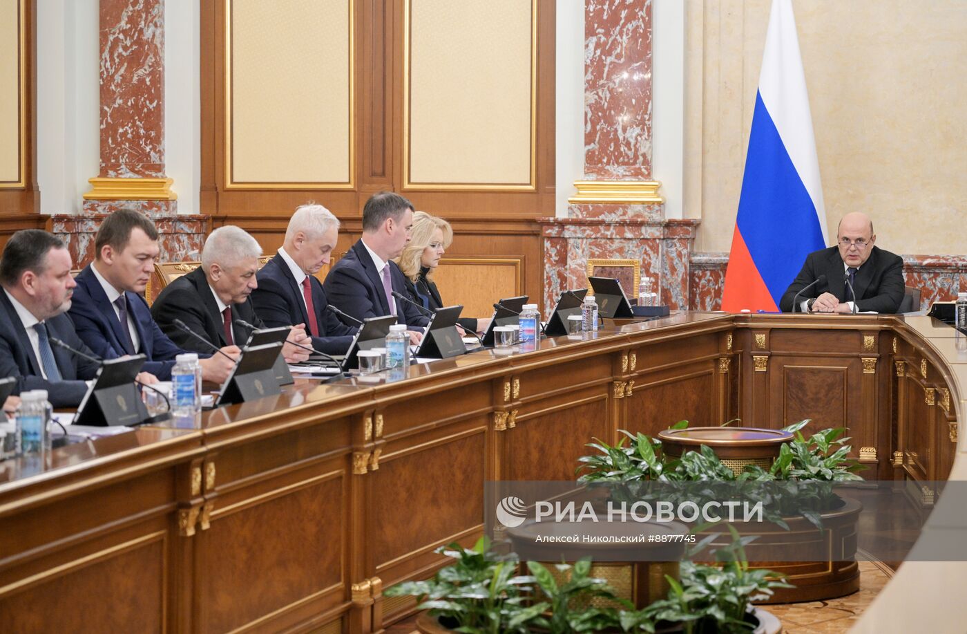 Премьер-министр Михаил Мишустин провел заседание правительства РФ