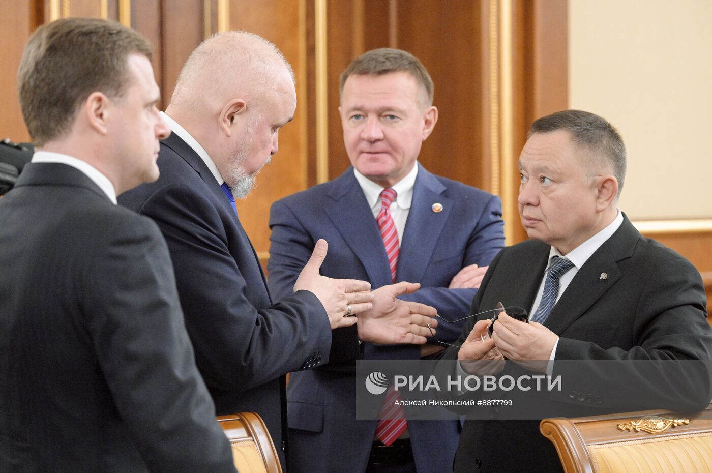 Премьер-министр Михаил Мишустин провел заседание правительства РФ