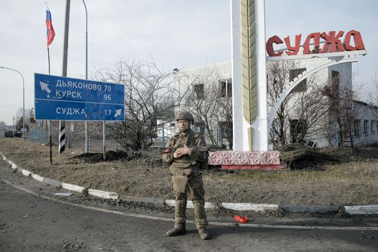 Российские военные в освобожденной Судже