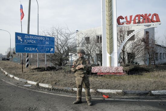 Российские военные в освобожденной Судже