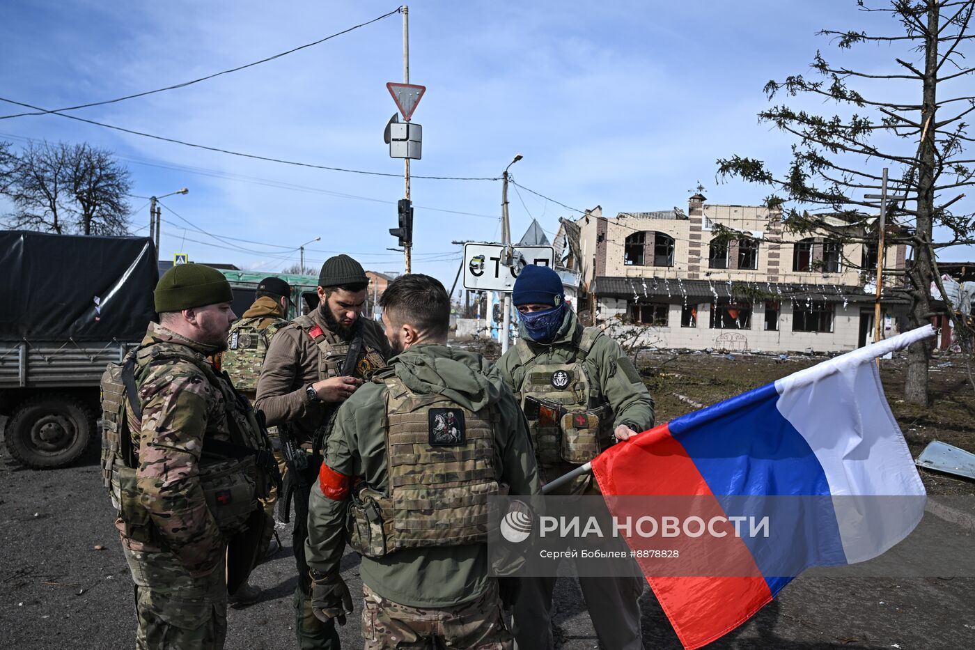 Российские военные в освобожденной Судже