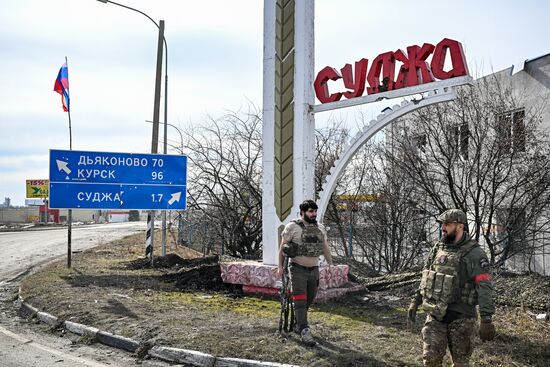 Российские военные в освобожденной Судже