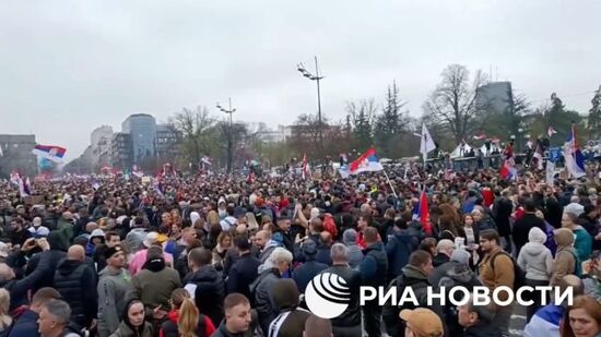 Кордон полиции и тысячи митингующих: акция протеста в Белграде