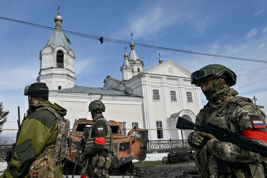 Российские военные в освобожденной Судже