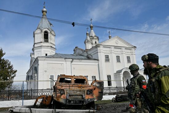 Российские военные в освобожденной Судже