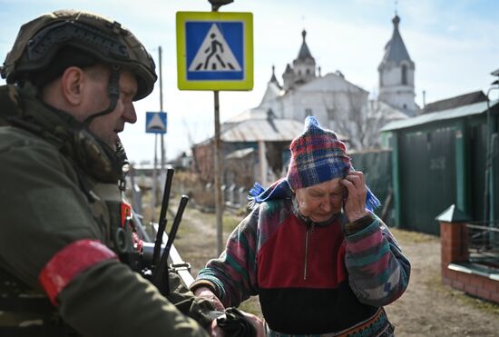 Эвакуация мирных жителей из Суджи