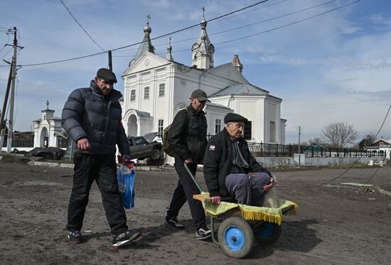 Эвакуация мирных жителей из Суджи