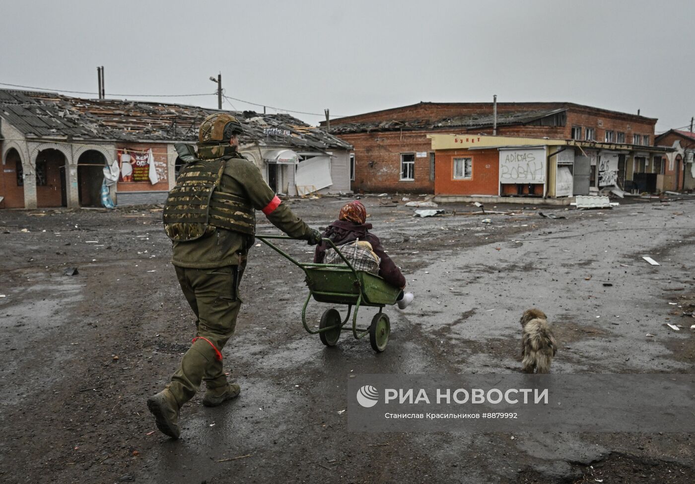 Эвакуация мирных жителей из Суджи