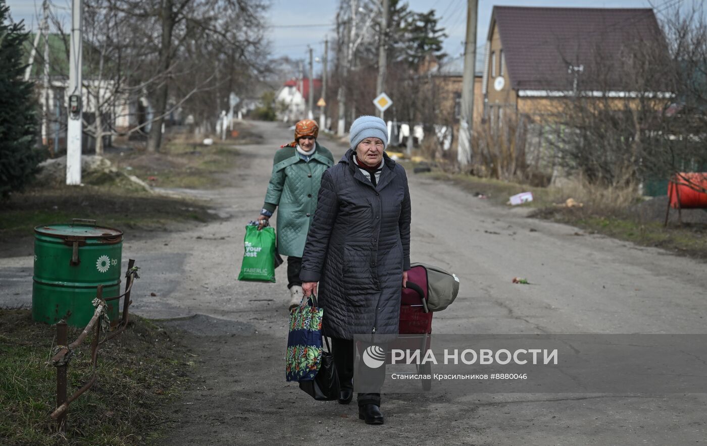 Эвакуация мирных жителей из Суджи