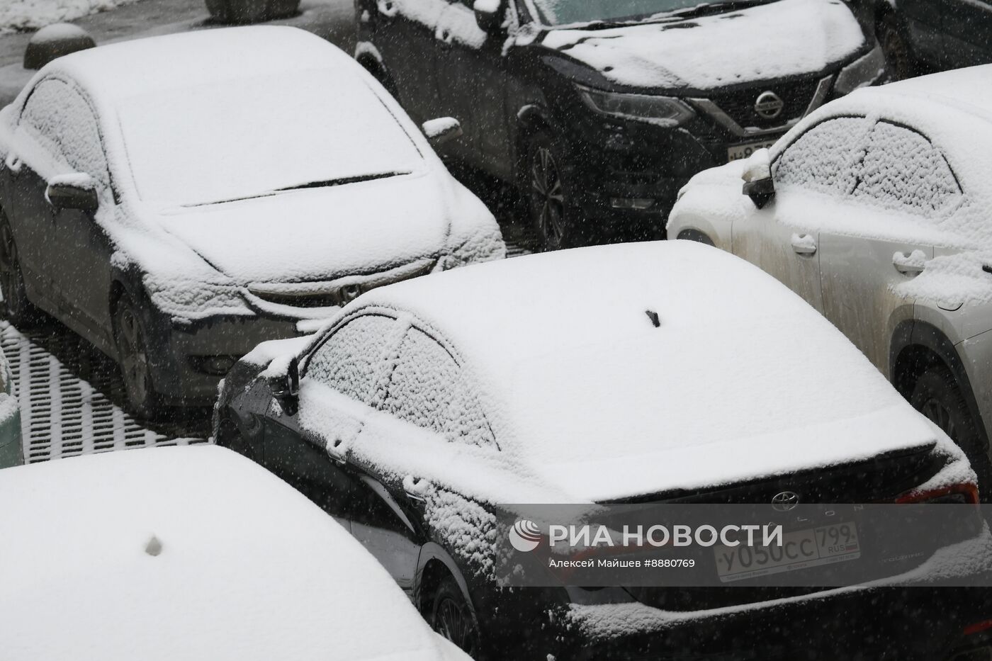 Снег в Москве 