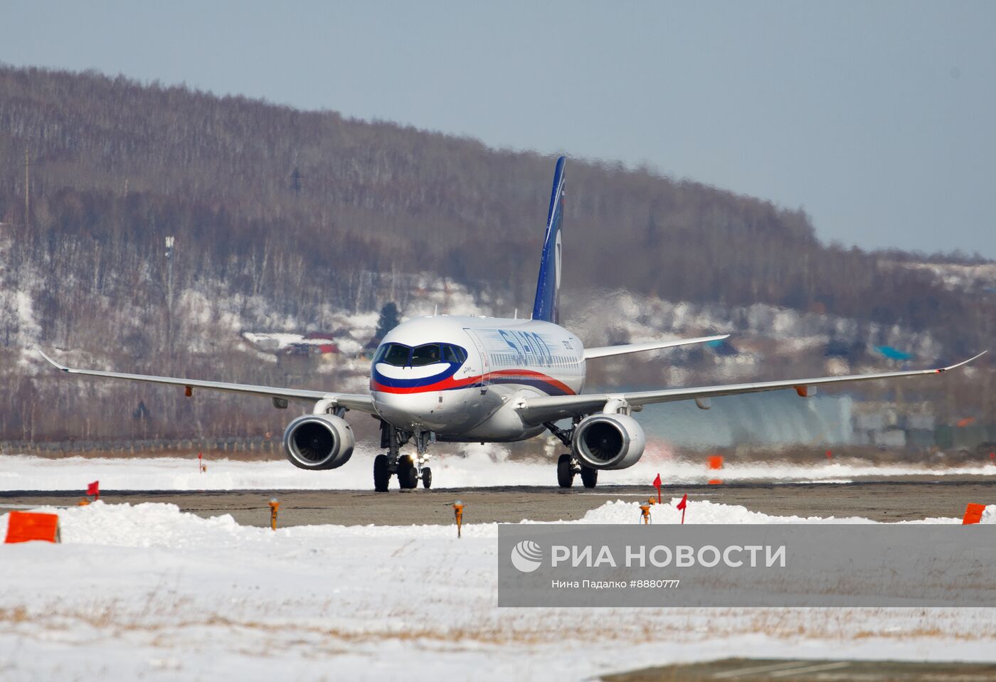 Самолет "Суперджет" с двигателями ПД-8 совершил первый полет 