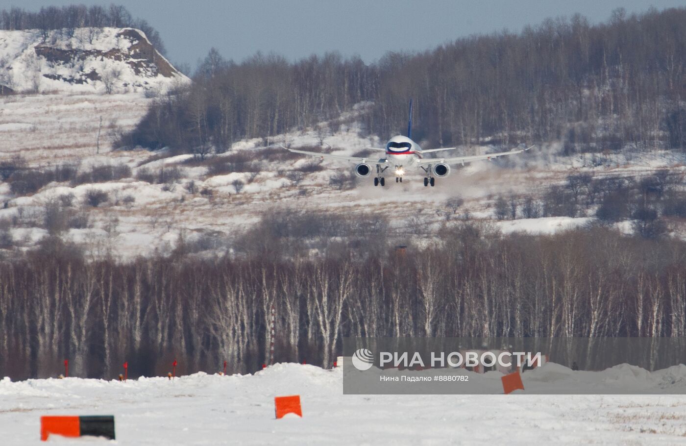 Самолет "Суперджет" с двигателями ПД-8 совершил первый полет 