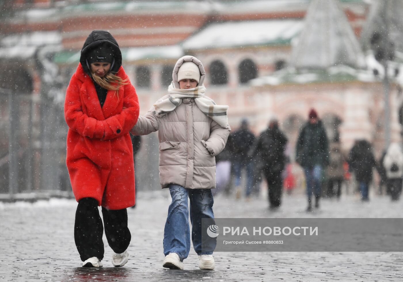 Снег в Москве 