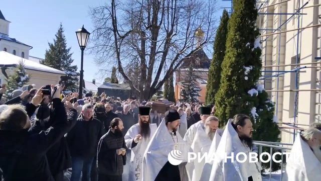 Похороны старца Илия у Воскресенской часовни в Оптиной пустыни