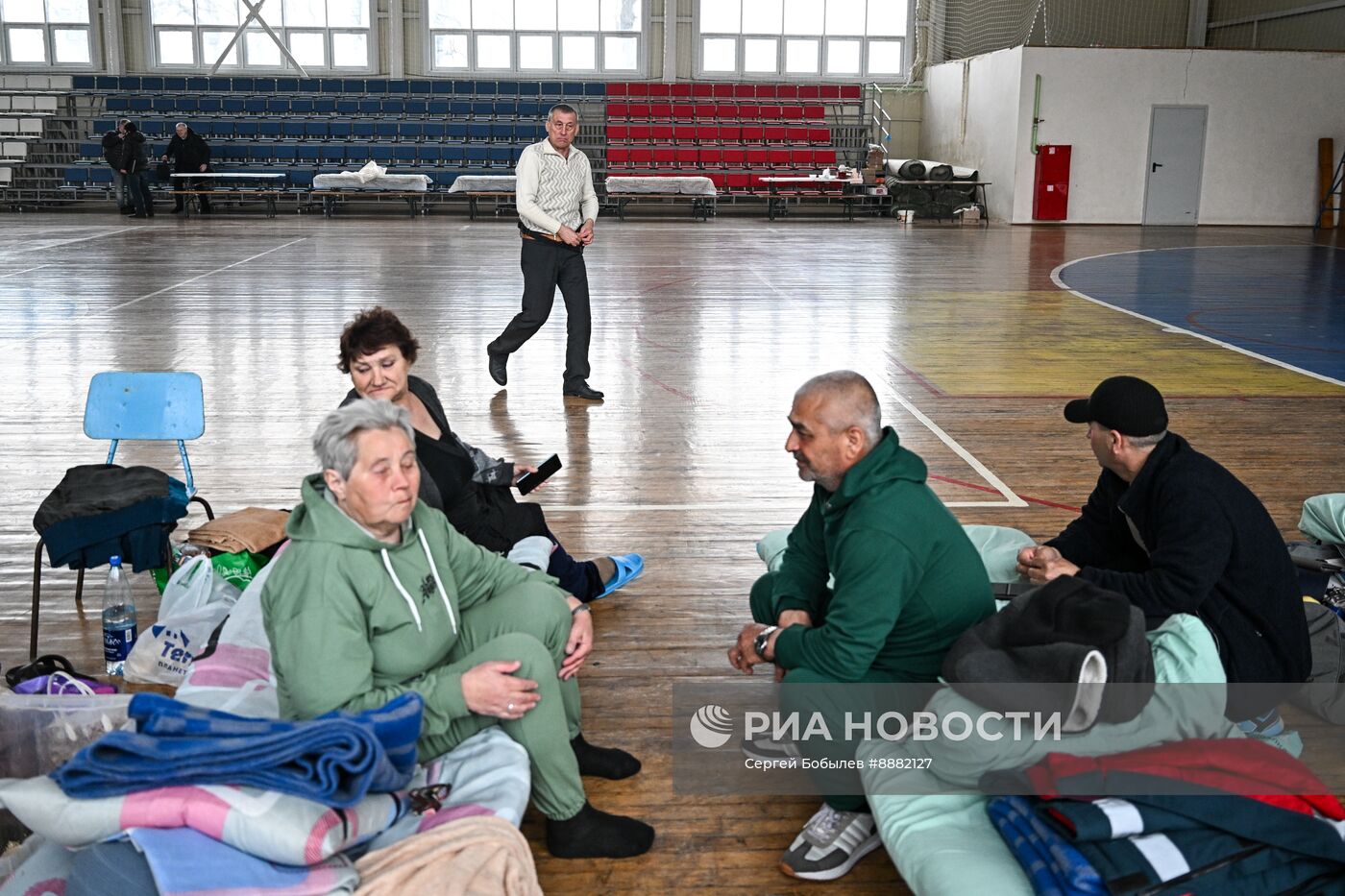 Эвакуированные из Суджи мирные жители