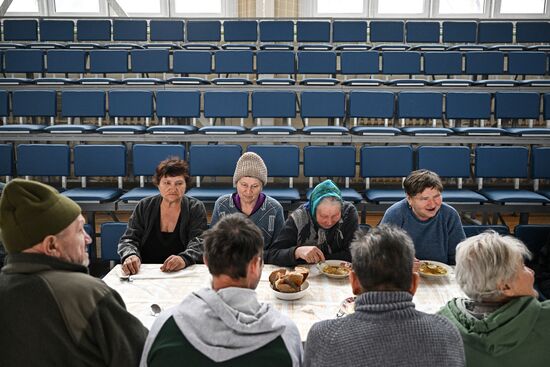 Эвакуированные из Суджи мирные жители