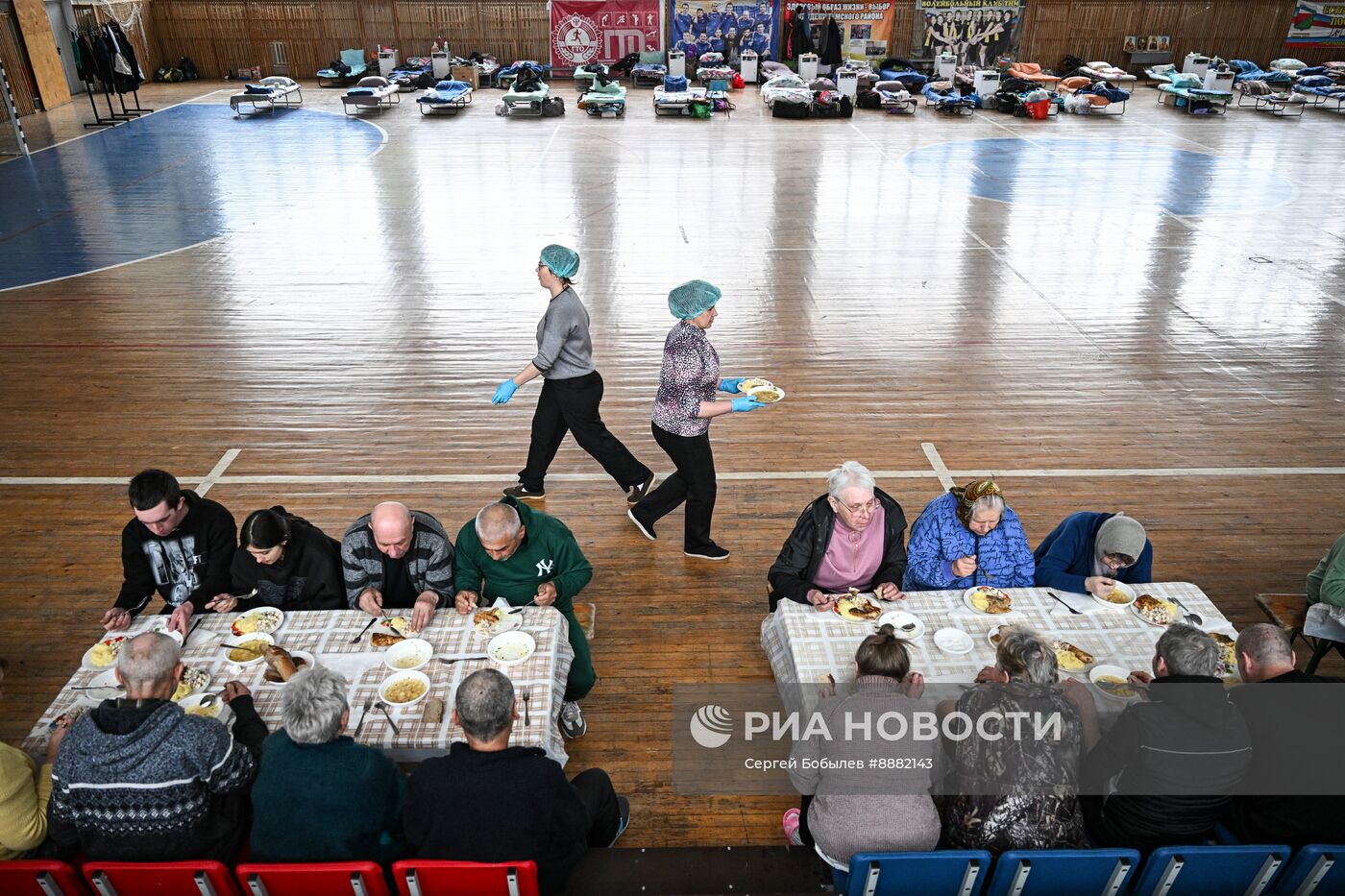 Эвакуированные из Суджи мирные жители