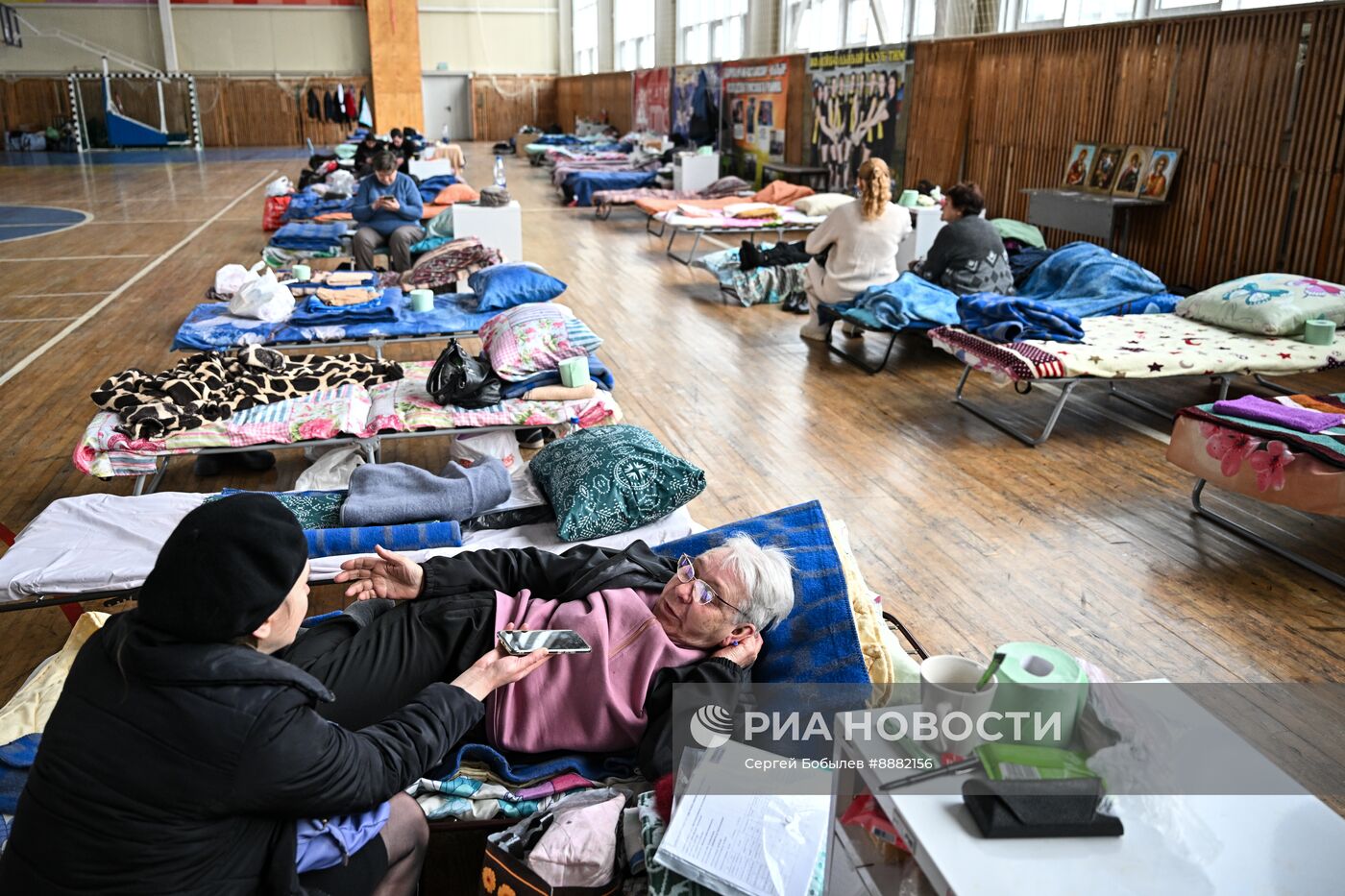 Эвакуированные из Суджи мирные жители