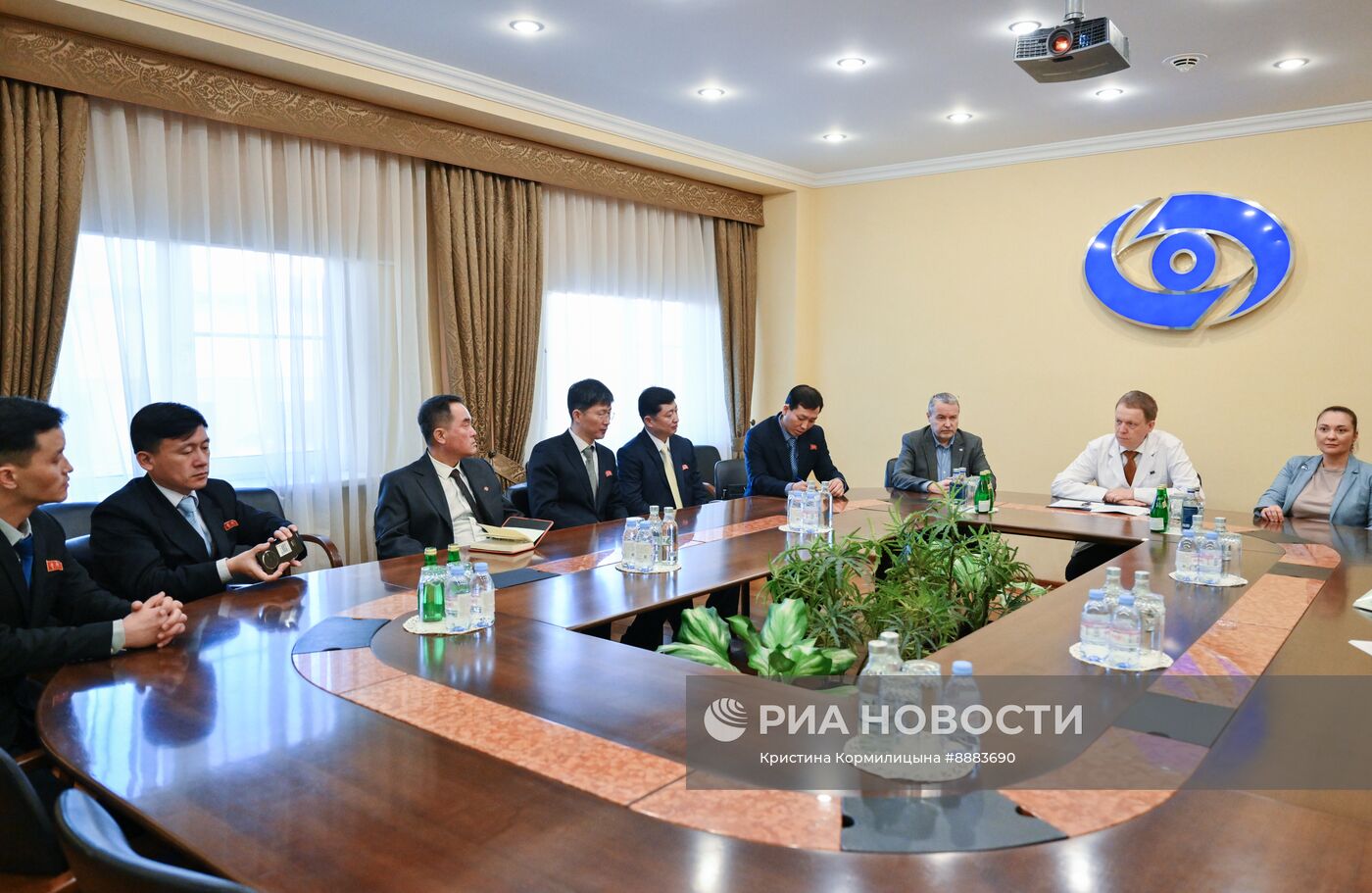 Делегация КНДР посетила Медицинский центр им. С. Федорова Минздрава России