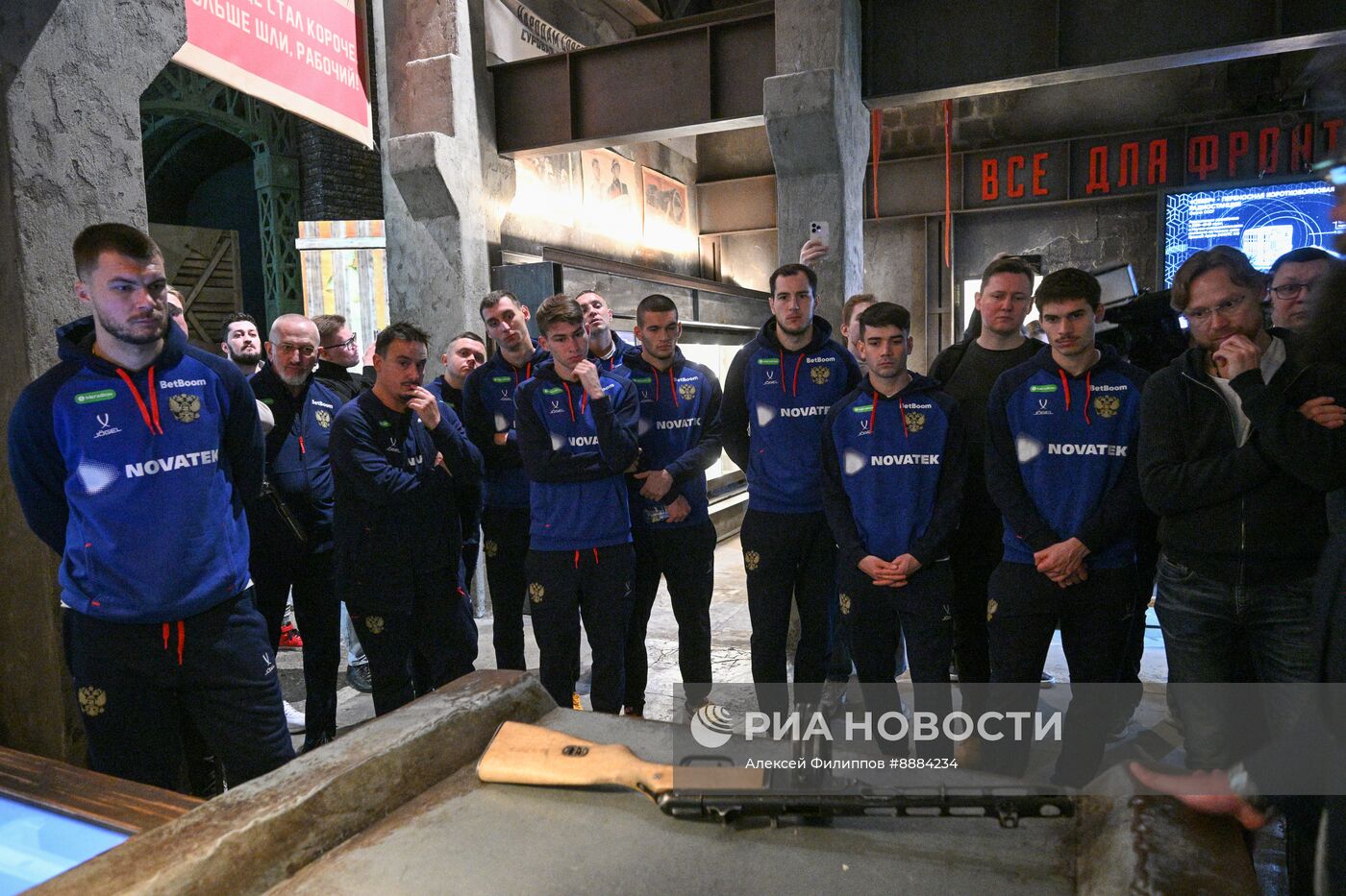 Сборная России по футболу посетила Музей Победы на Поклонной горе