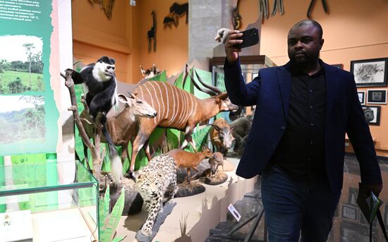 Открытие выставки "Чёрный континент, или путешествие по разноцветной Африке"