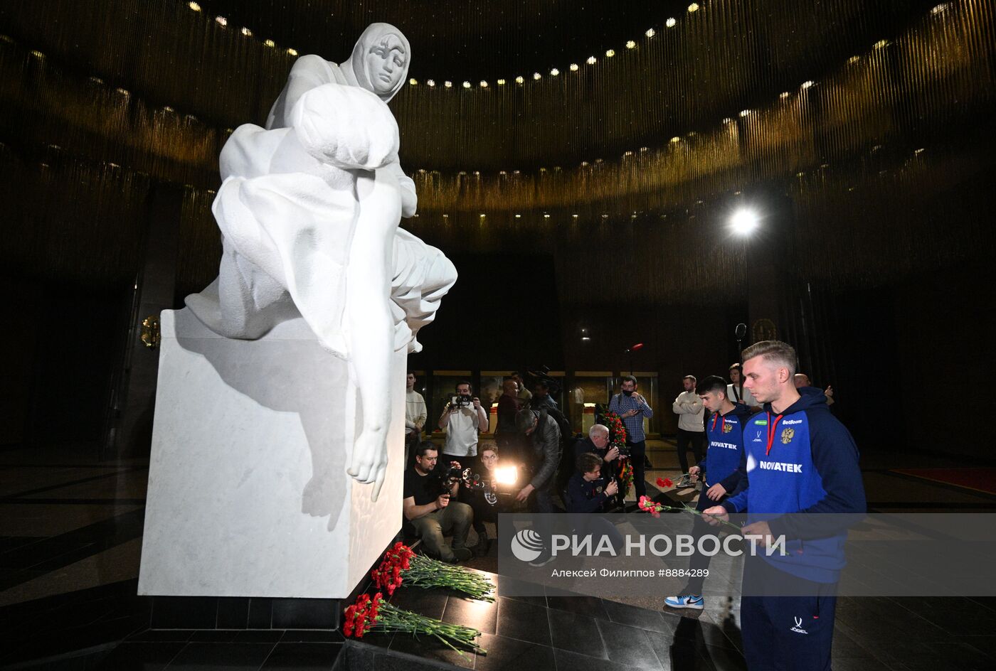 Сборная России по футболу посетила Музей Победы на Поклонной горе