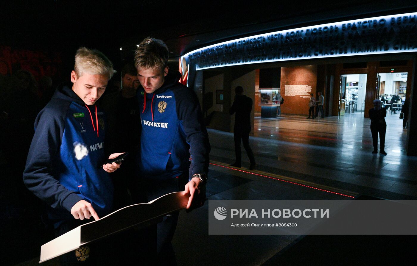 Сборная России по футболу посетила Музей Победы на Поклонной горе