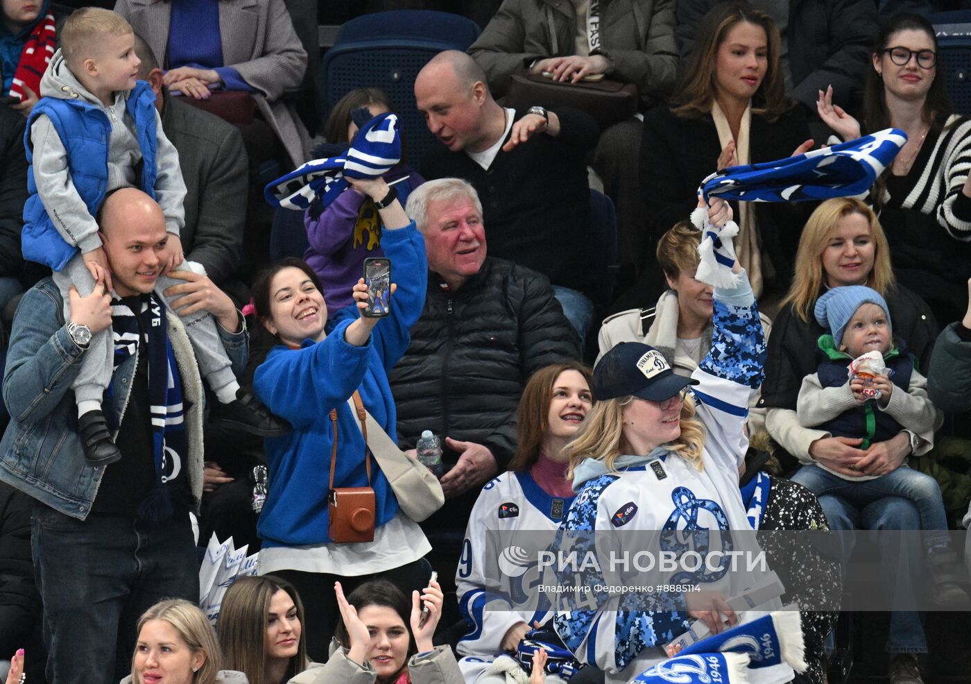 Хоккей. КХЛ. Матч "Динамо М" - "Локомотив"
