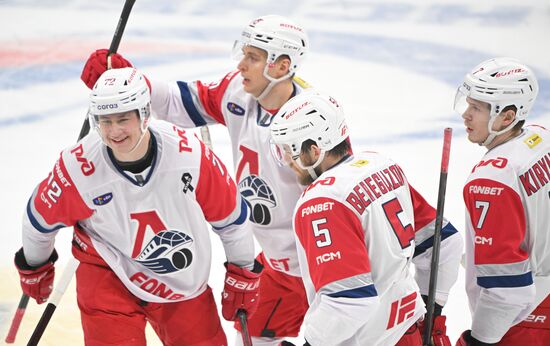 Хоккей. КХЛ. Матч "Динамо М" - "Локомотив"