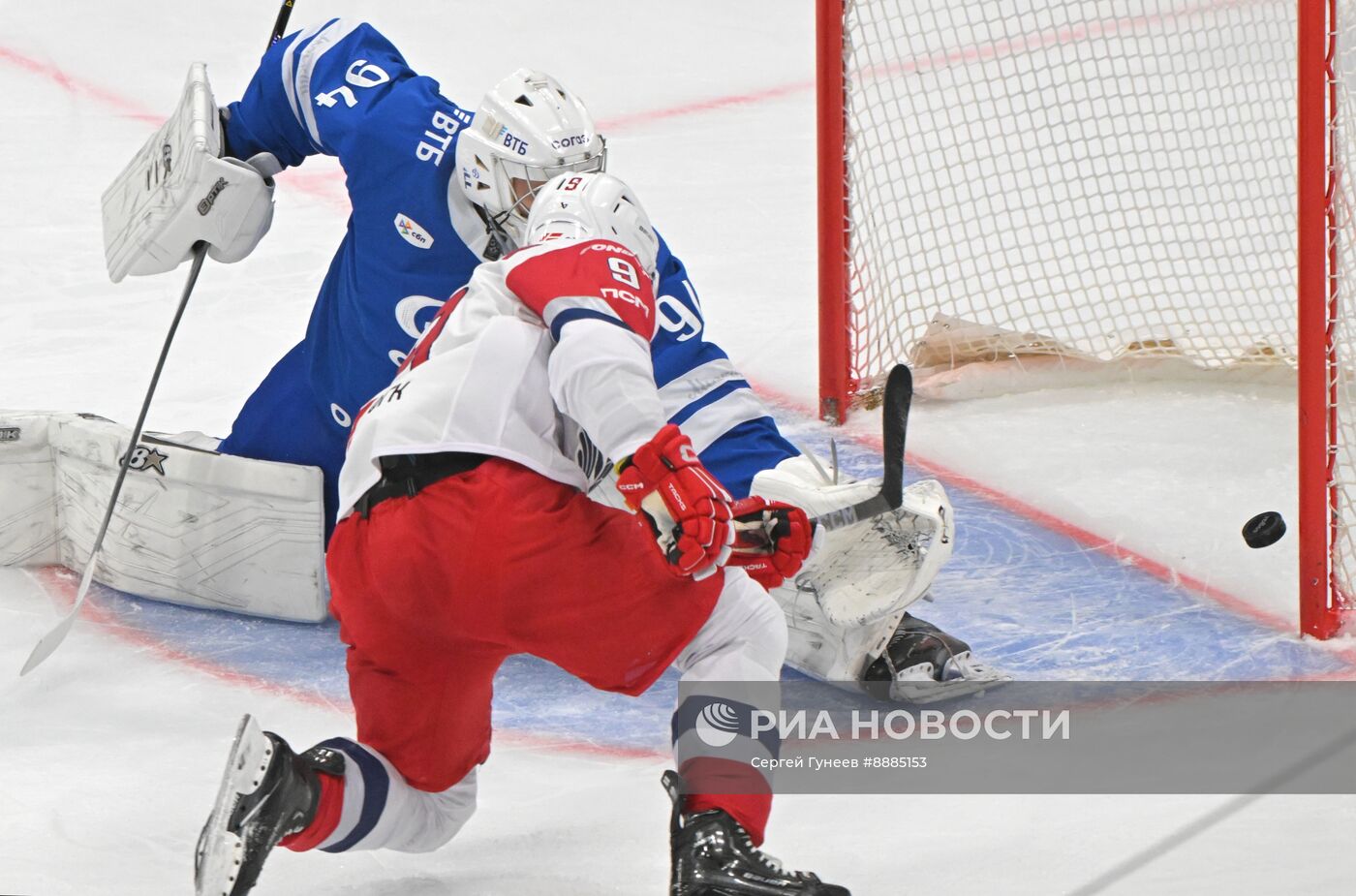 Хоккей. КХЛ. Матч "Динамо М" - "Локомотив"