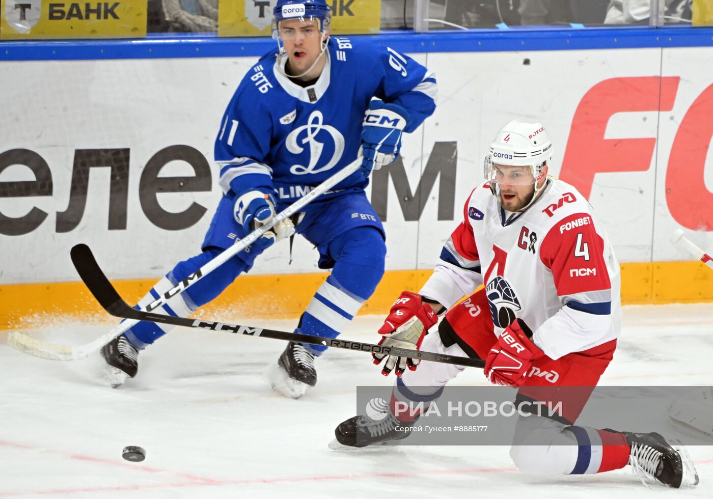 Хоккей. КХЛ. Матч "Динамо М" - "Локомотив"