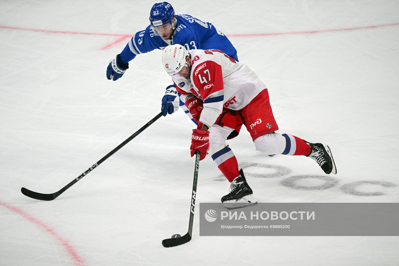 Хоккей. КХЛ. Матч "Динамо М" - "Локомотив"