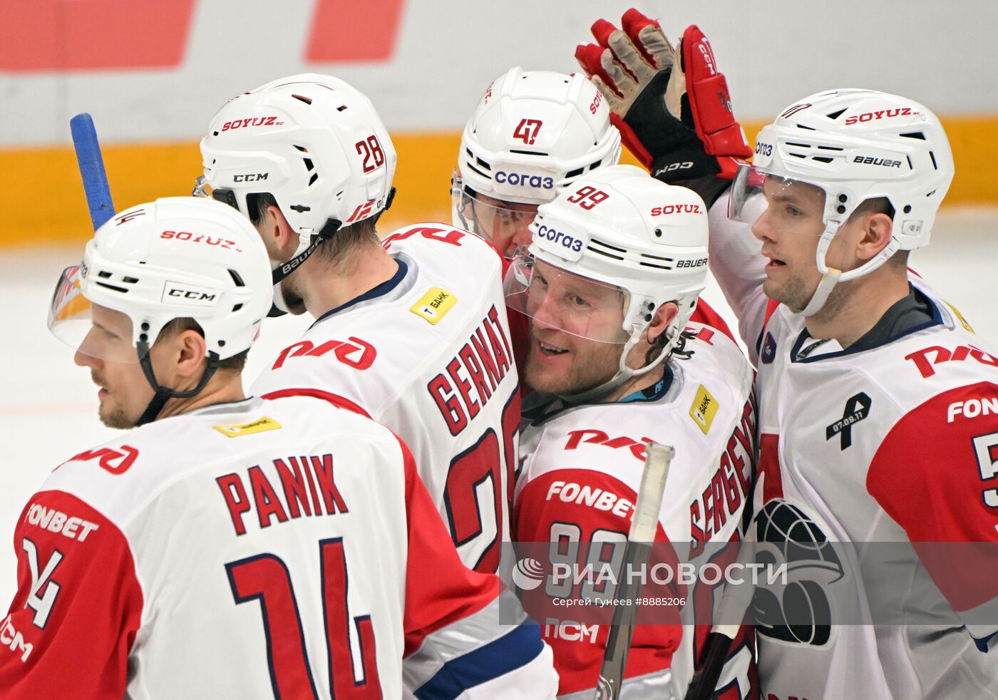 Хоккей. КХЛ. Матч "Динамо М" - "Локомотив"