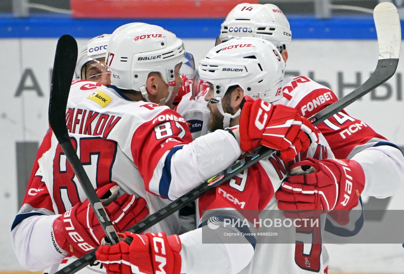 Хоккей. КХЛ. Матч "Динамо М" - "Локомотив"