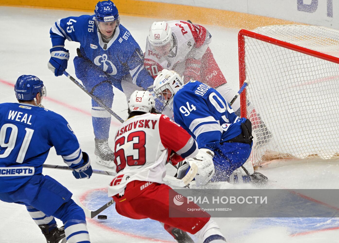 Хоккей. КХЛ. Матч "Динамо М" - "Локомотив"