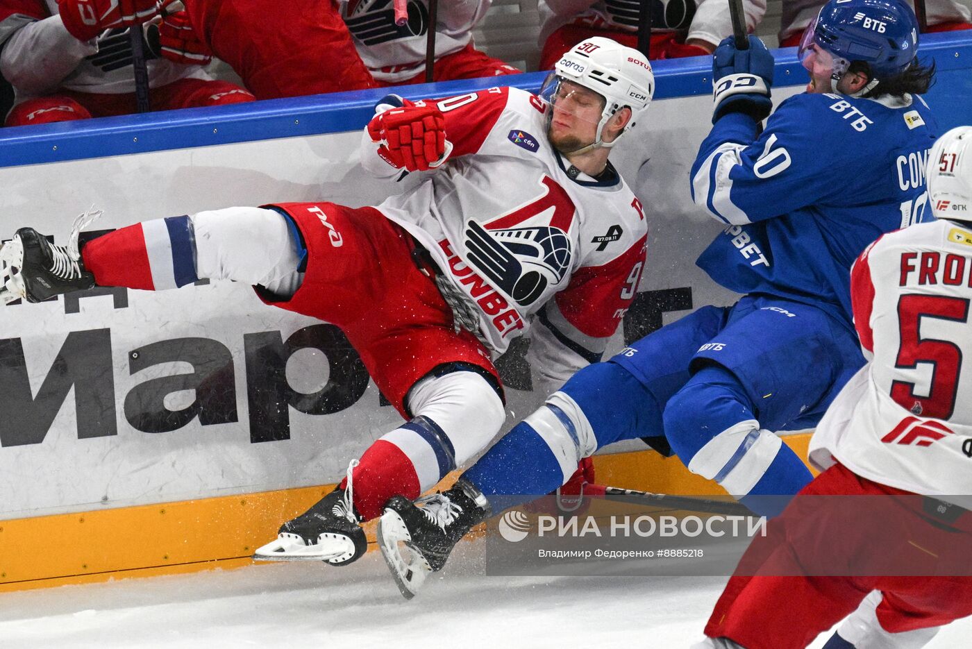 Хоккей. КХЛ. Матч "Динамо М" - "Локомотив"