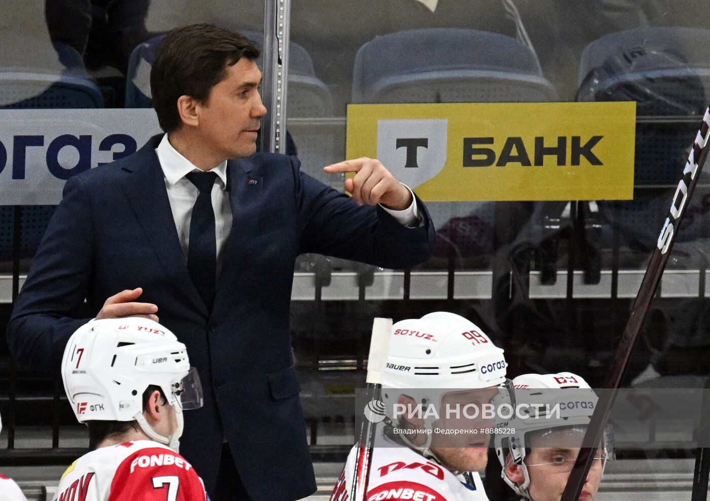 Хоккей. КХЛ. Матч "Динамо М" - "Локомотив"