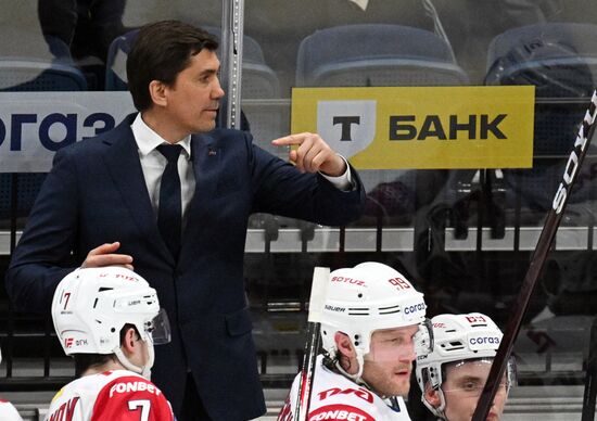 Хоккей. КХЛ. Матч "Динамо М" - "Локомотив"