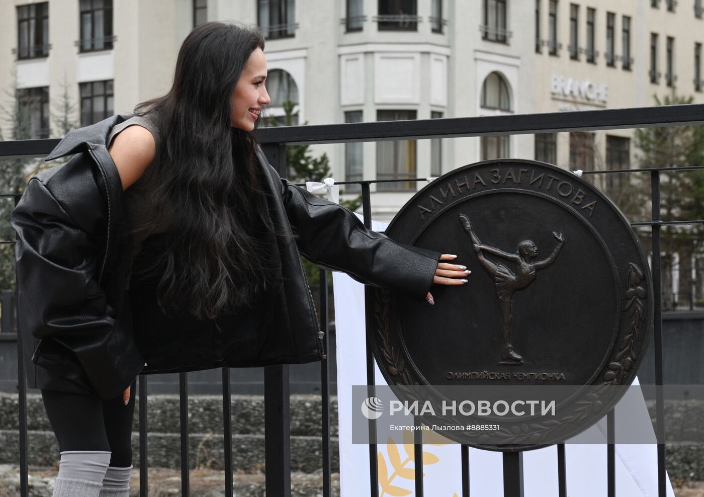 Открытие персональной медали Алины Загитовой на Аллее олимпийских чемпионов
