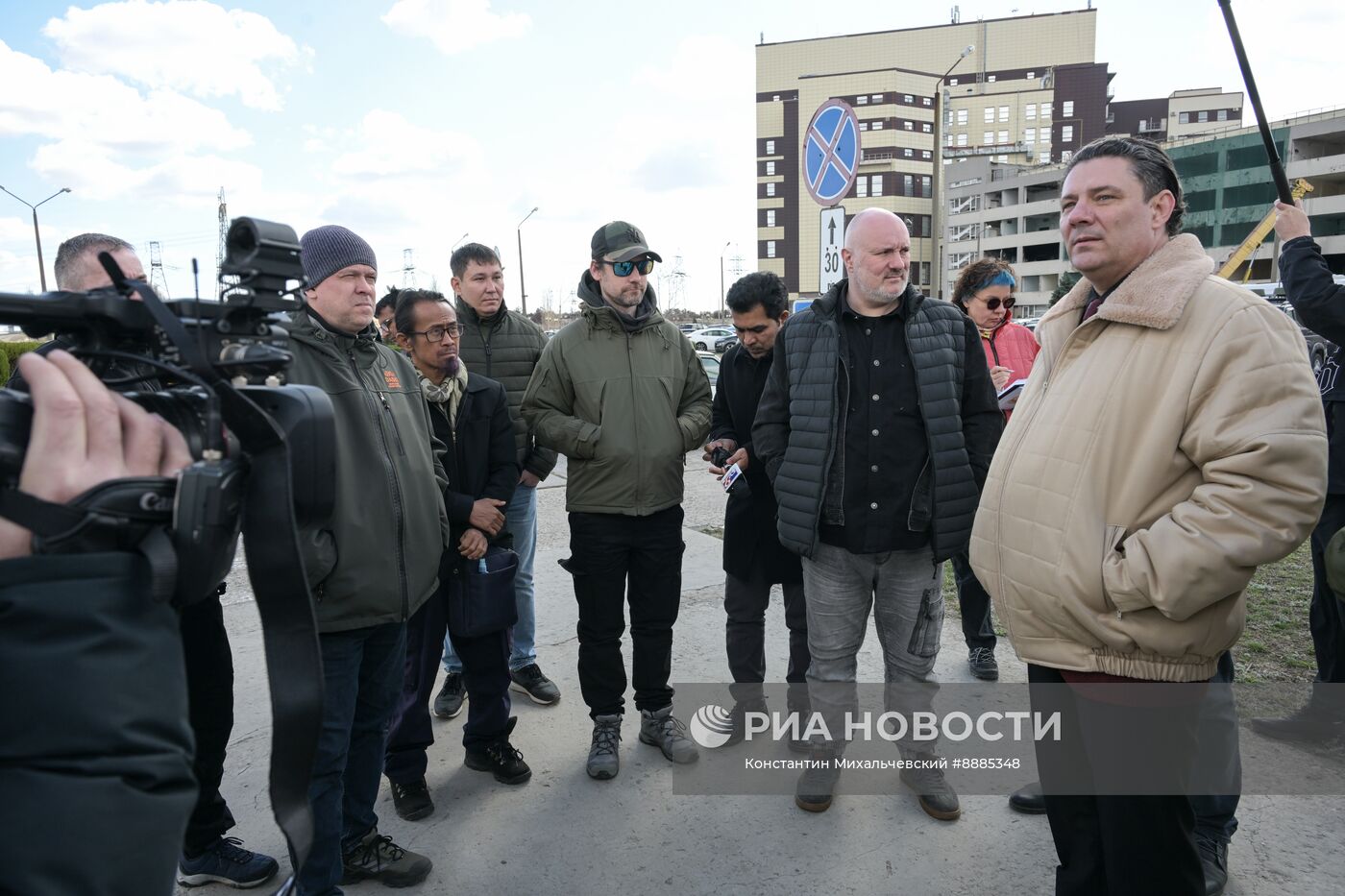 Иностранные журналисты посетили Запорожскую область и зафиксировали последствия обстрелов