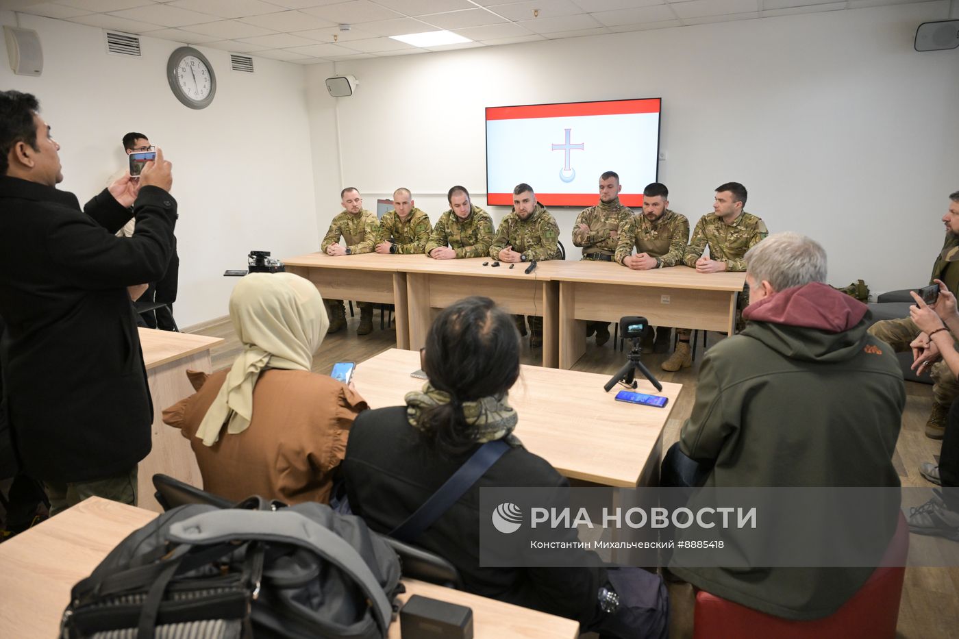Иностранные журналисты посетили Запорожскую область и зафиксировали последствия обстрелов